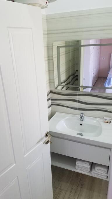 Adriatic East View Apartment Durrës Kültér fotó